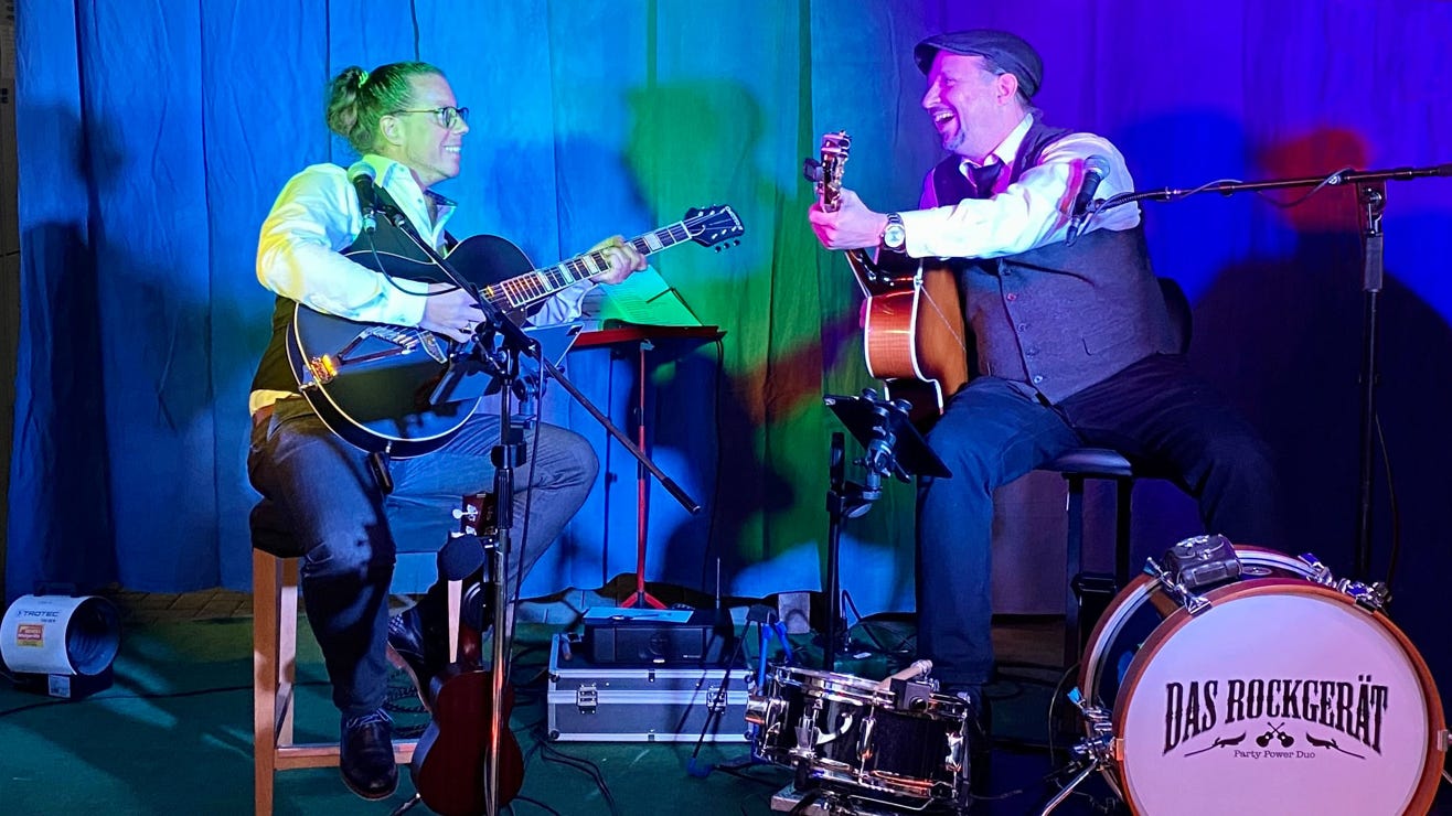 Wir spielen auch bei Jubiläen Hochzeiten Geburtstagen und vielen anderen privaten Veranstaltungen